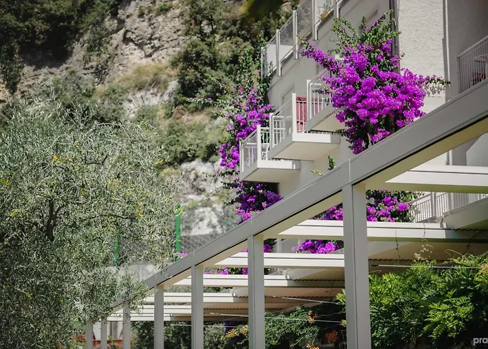 Hotel Baia Azzurra - Lake Front
