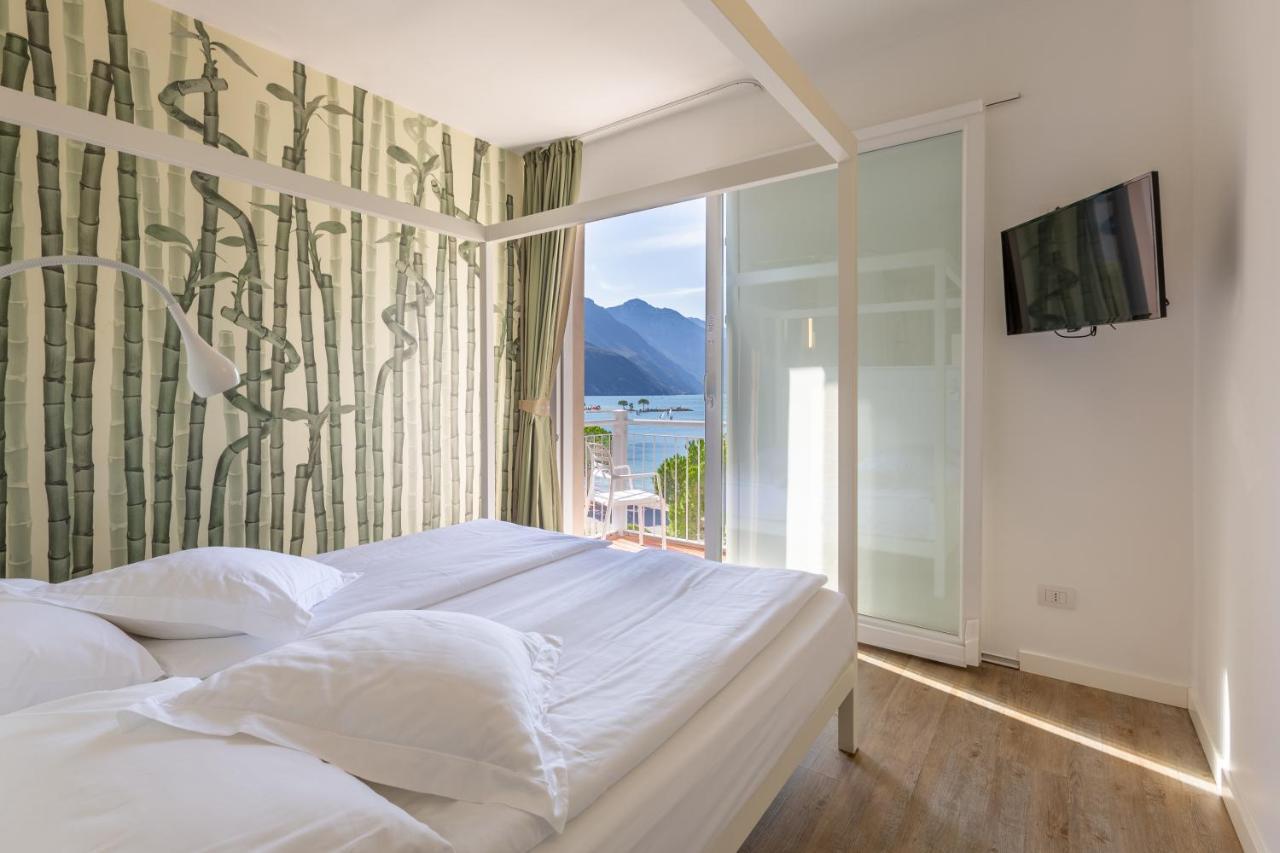 Baia Azzurra - Front Hotel 4*