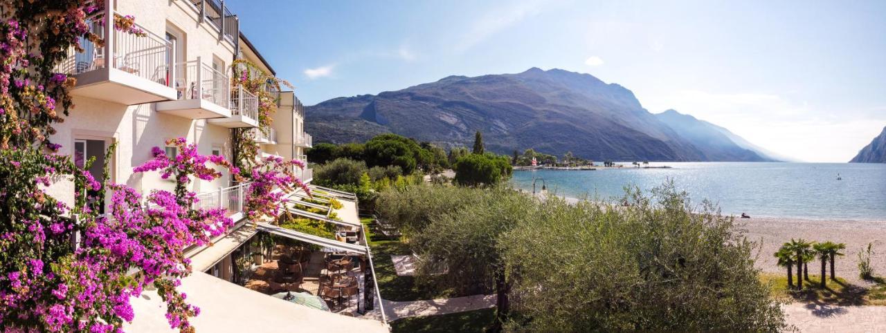 Baia Azzurra - Front Hotel 4*