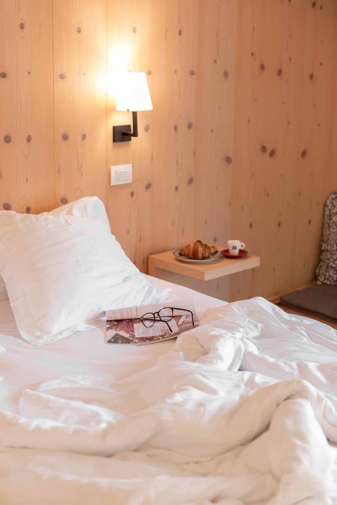 Baia Azzurra - Front Hotel 4*