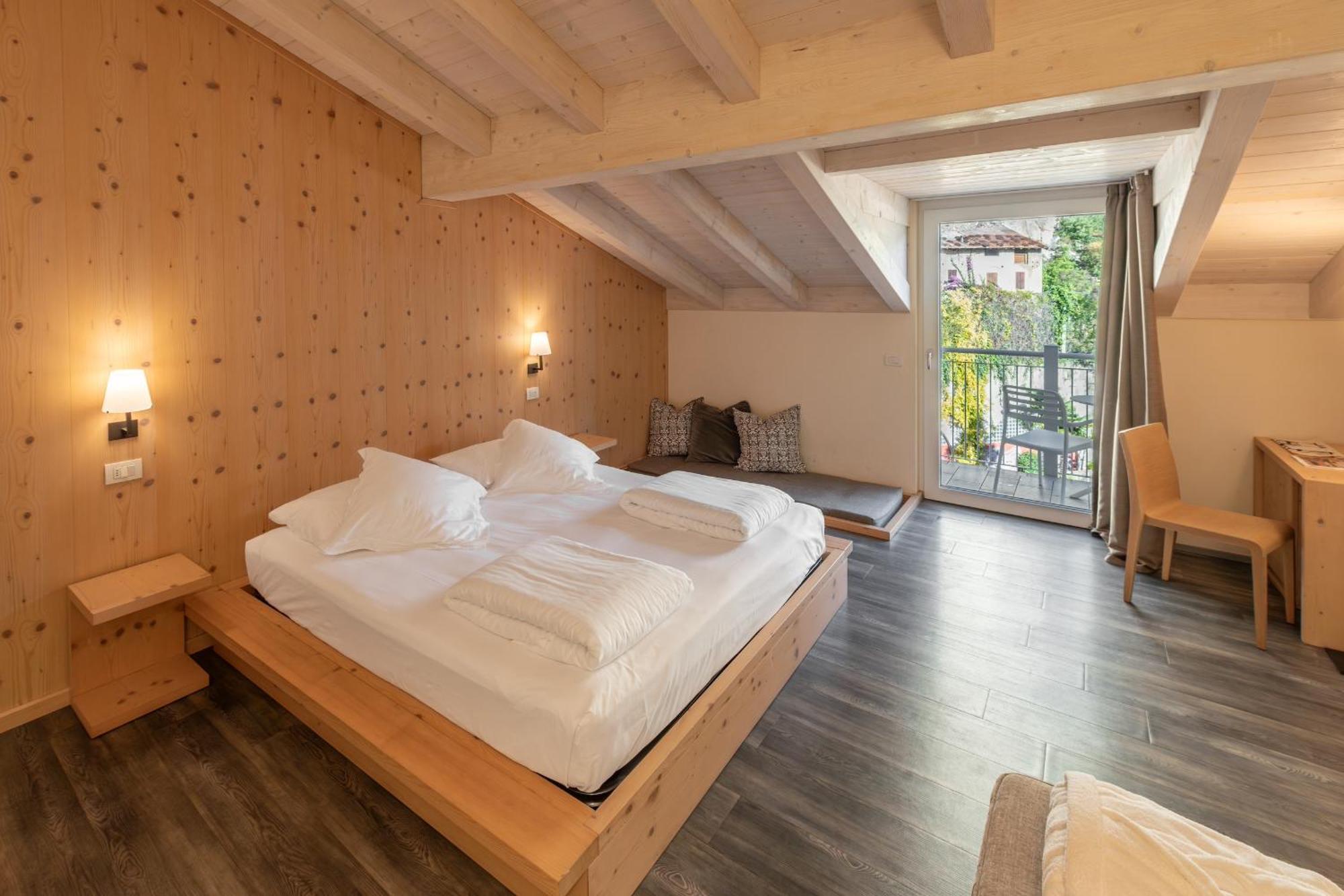 Baia Azzurra - Front Hotel 4*