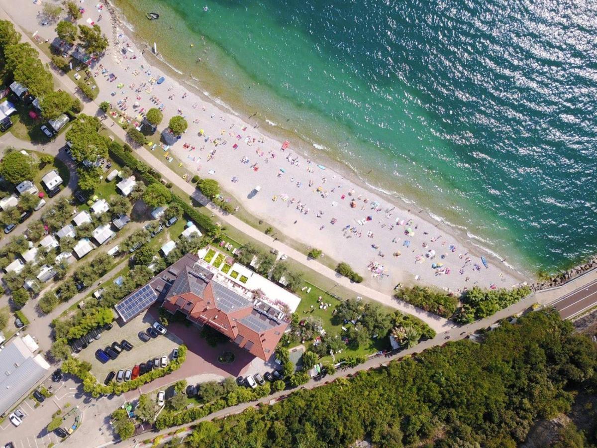 Baia Azzurra - Front Hotel Torbole Sul Garda